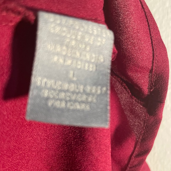 Burgundy Top with Gold Chain Braid Around the Rim. Size Large. - Picture 6 of 7